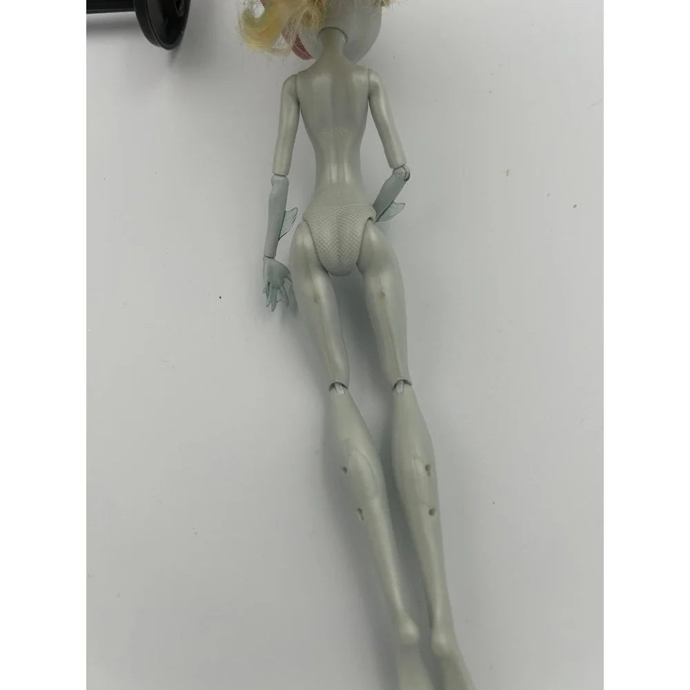 Monster High Doll Skultimate Roller Maze Lagoona Blue